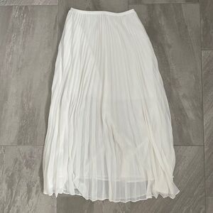 Aritzia Babaton Pleated Midi Skirt
